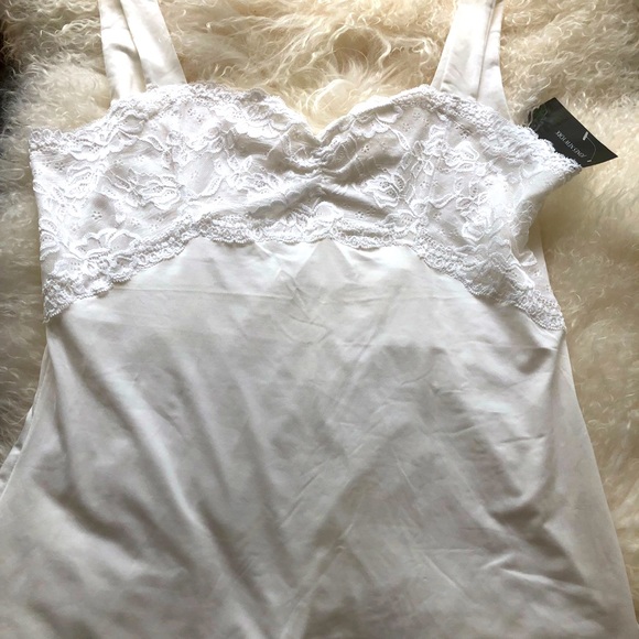 Jones New York Other - BNWT Jones New York women classic lace embroidered pajama top in size large!!